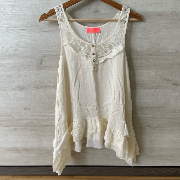 BSB Fashion Off White Cream / Beige Sleeveless Layered Lace Top - Picture 1 of 9